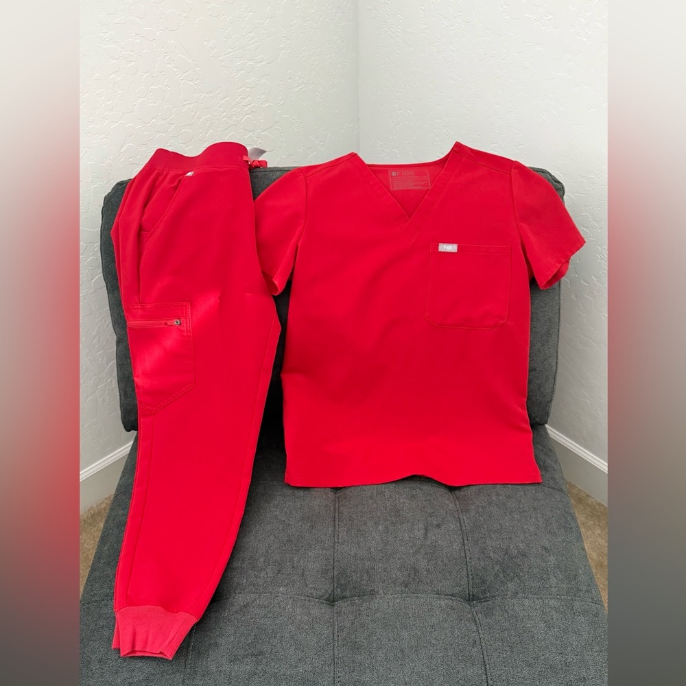 Figs Winning Red Scrub Set